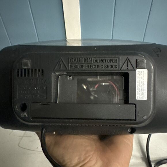 Vintage Sony ICF-C490 Dream Machine Dual Alarm FM/AM Clock Radio Works Excellent - Picture 6 of 7